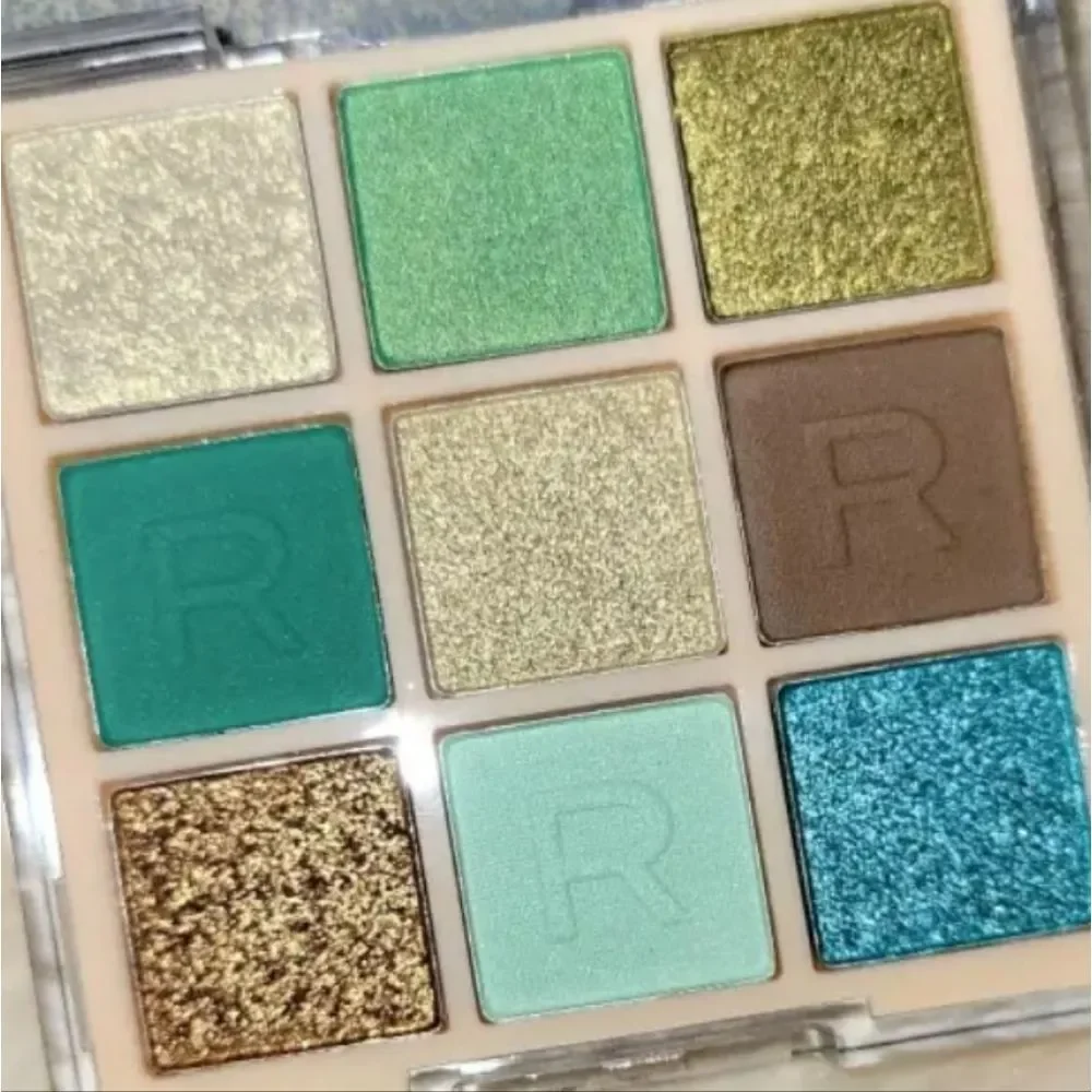 Makeup Revolution color feathered